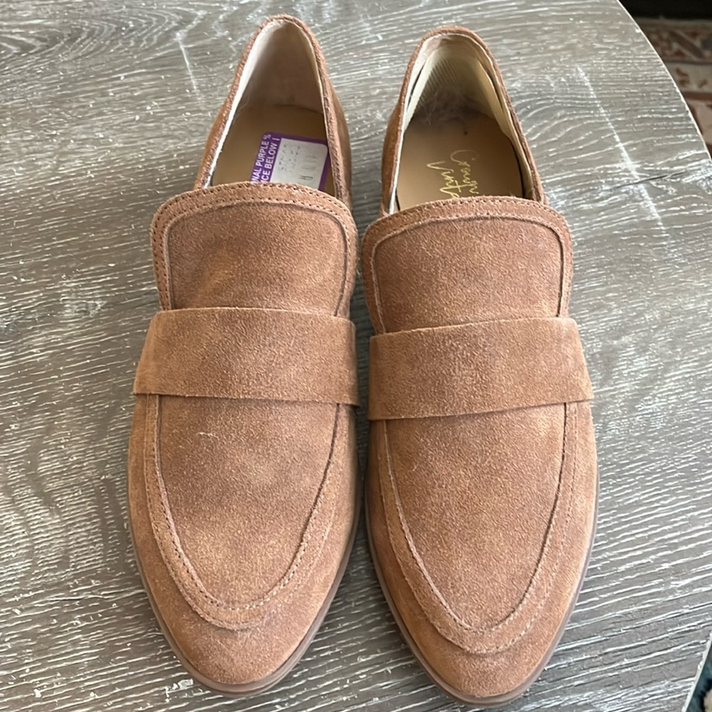 NWT light brown loafers